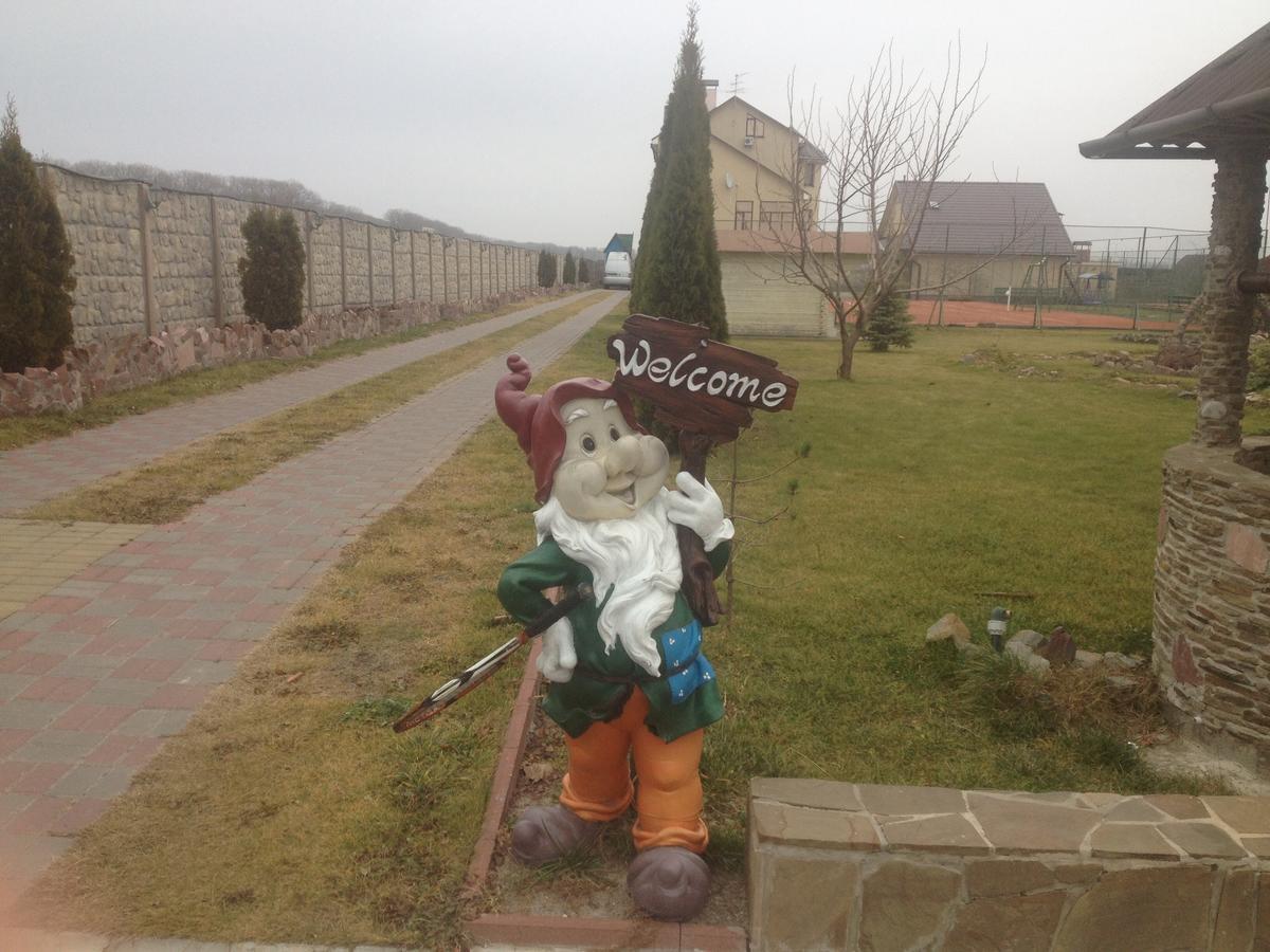 Tennis House Hotel Krasilovka Екстериор снимка